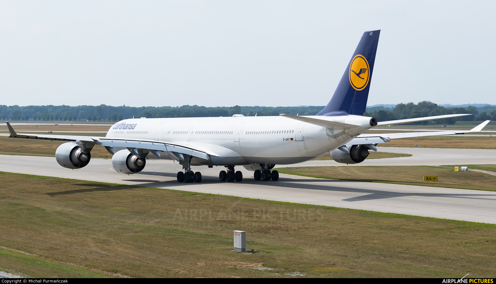 Lufthansa D-AIHT aircraft at Munich