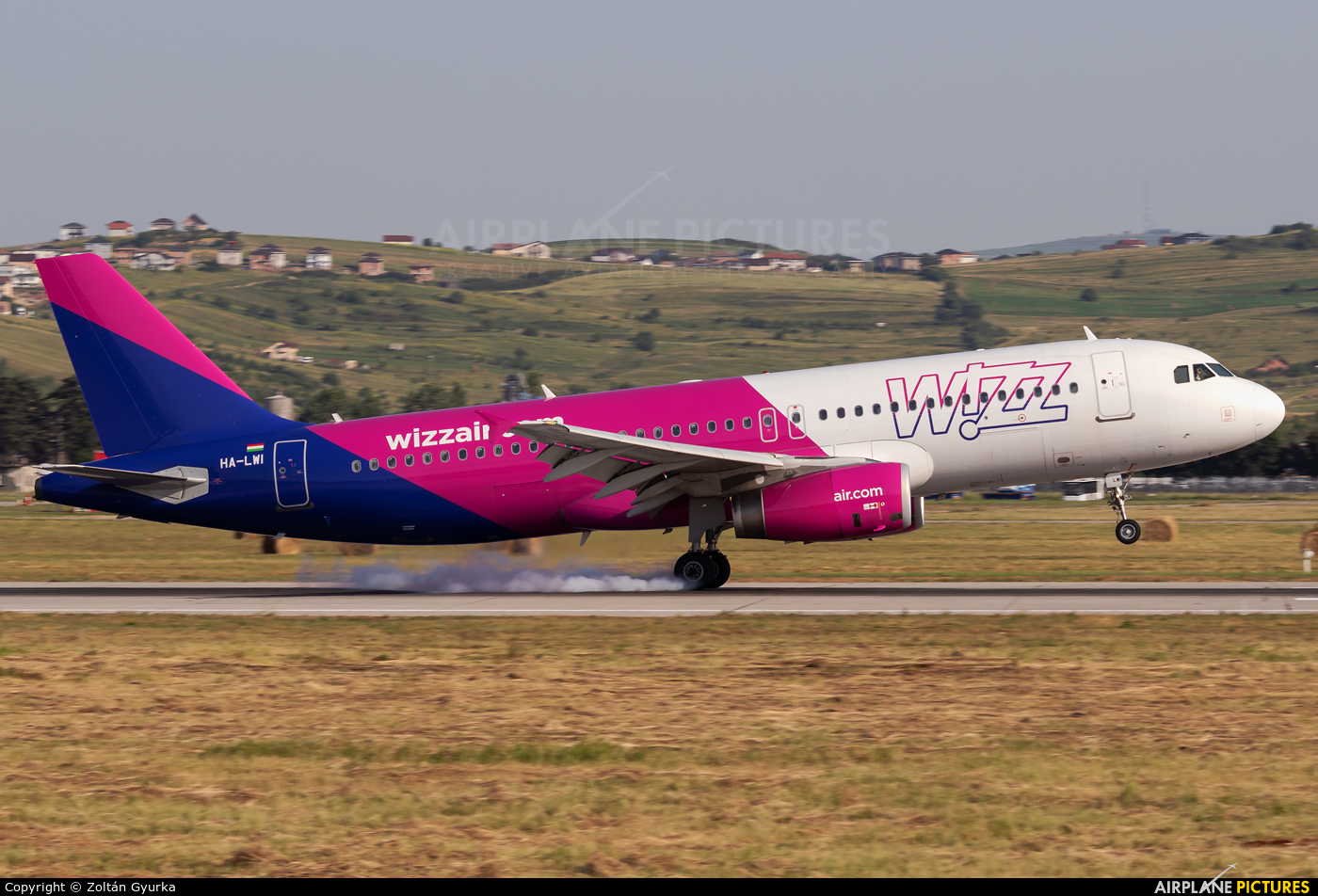 Wizz Air HA-LWI aircraft at Cluj Napoca - Someseni