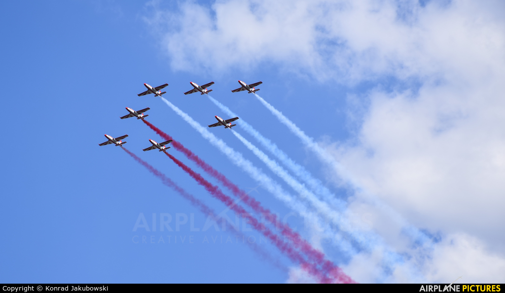 Poland - Air Force: White & Red Iskras - aircraft at 