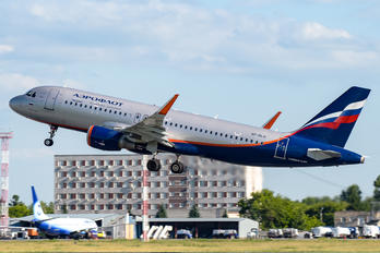 VP-BLH - Aeroflot Airbus A320
