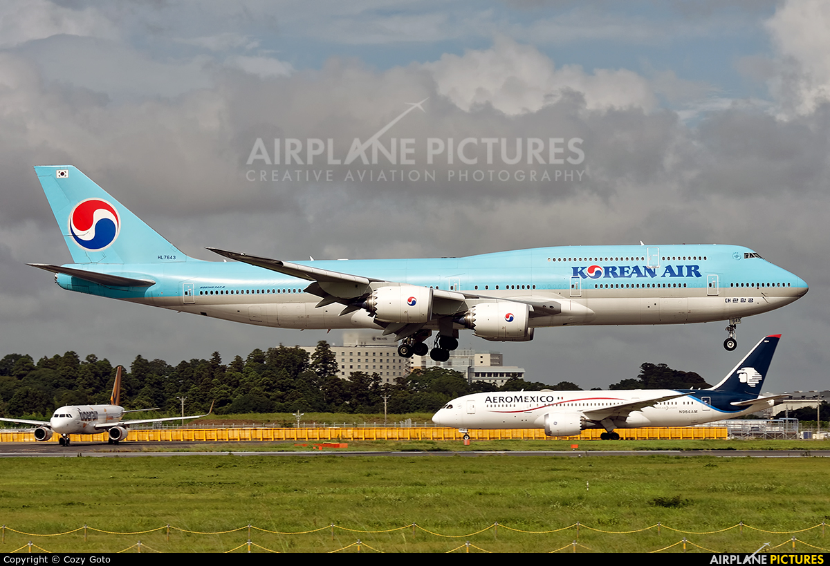 Korean Air HL7643 aircraft at Tokyo - Narita Intl