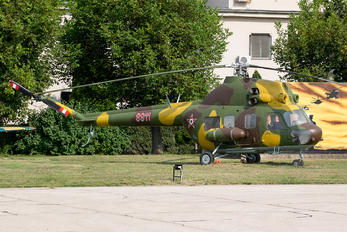 8911 - Hungary - Air Force Mil Mi-2
