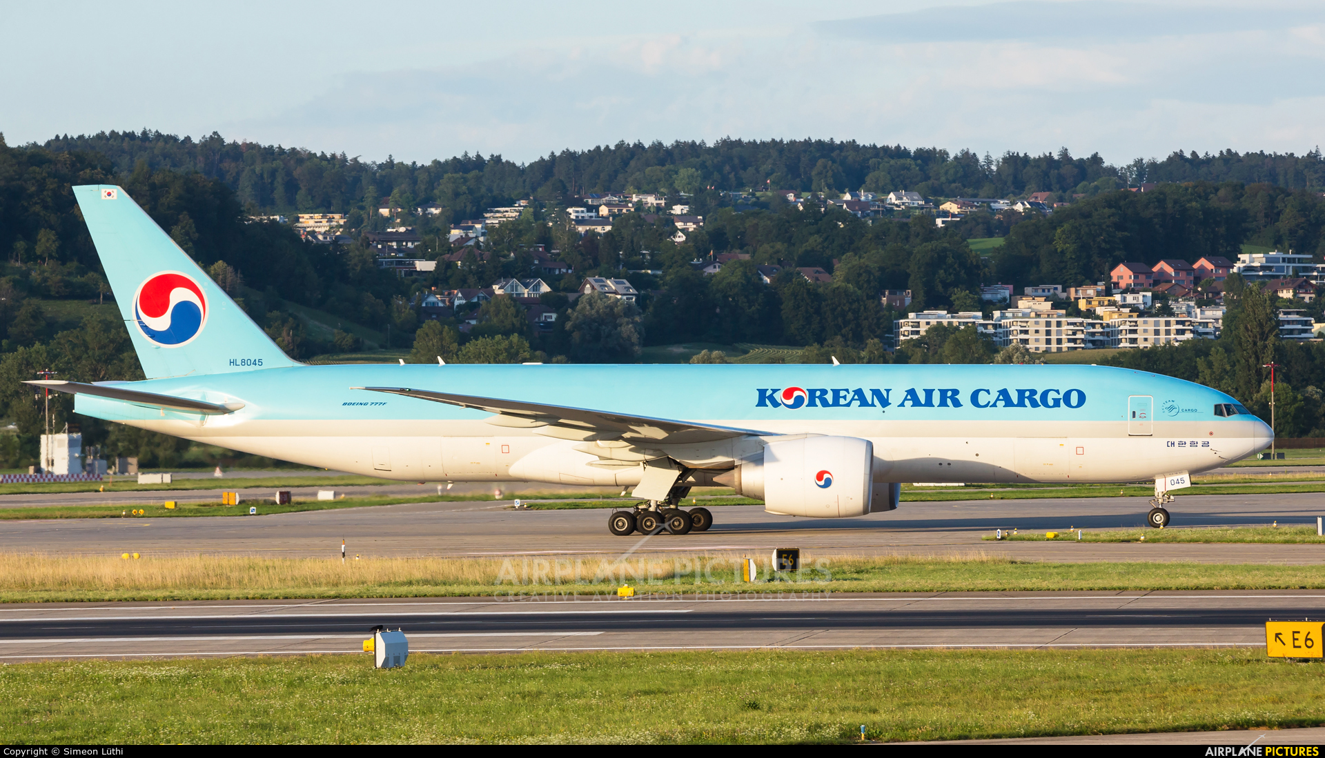 Korean Air Cargo HL8045 aircraft at Zurich