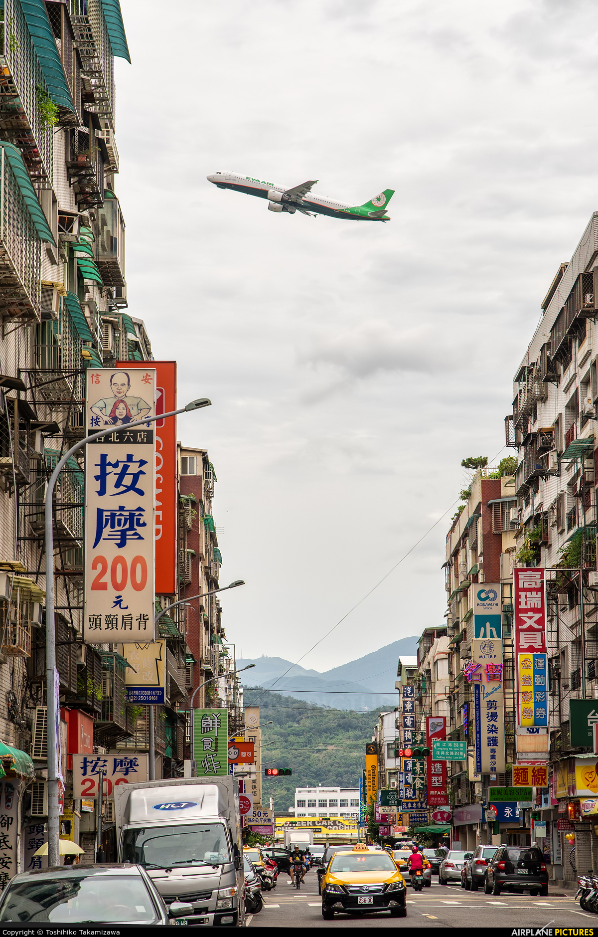 Eva Air B-16201 aircraft at Taipei Sung Shan/Songshan Airport