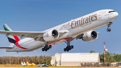A6-ECH - Emirates Airlines Boeing 777-300ER