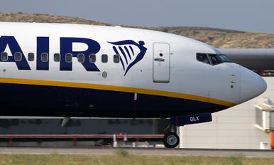 EI-DLX - Ryanair - Airport Overview - Runway, Taxiway