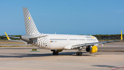 EC-MLM - Vueling Airlines Airbus A321