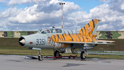 9351 - Poland - Air Force Mikoyan-Gurevich MiG-21UM
