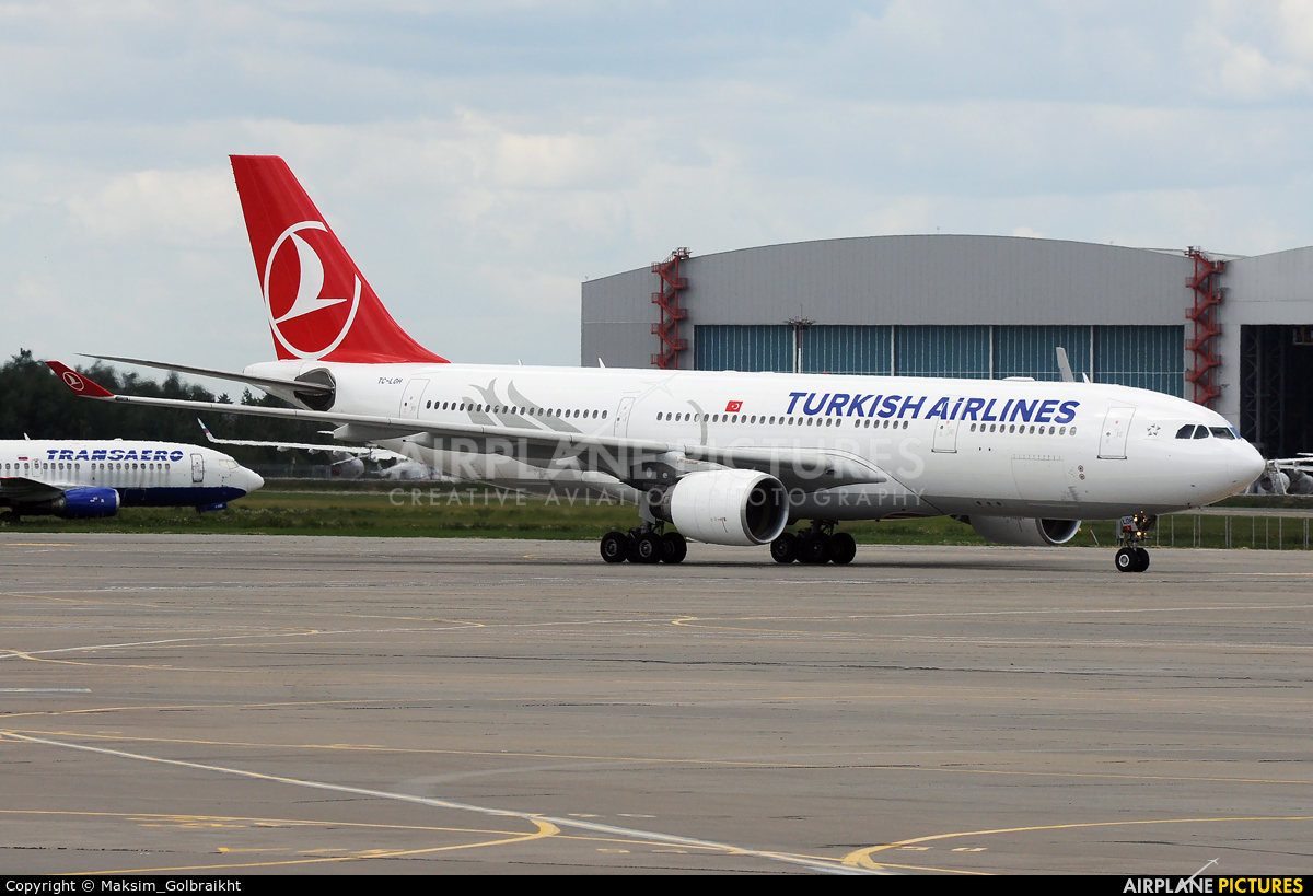 Turkish Airlines TC-LOH aircraft at Moscow - Vnukovo