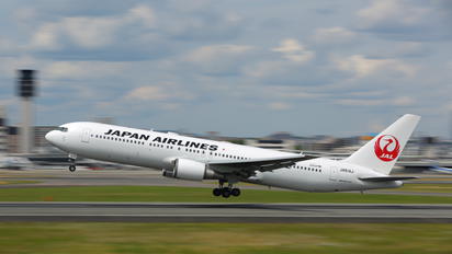 JA614J - JAL - Japan Airlines Boeing 767-300