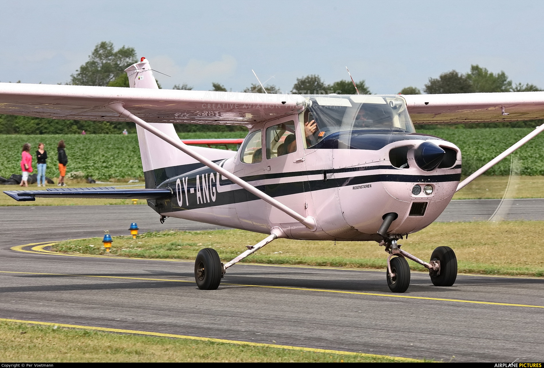 Starling Air OY-ANG aircraft at Lolland-Falster Airport