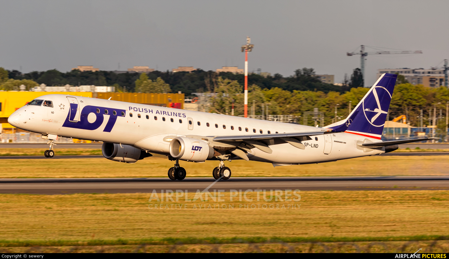 LOT - Polish Airlines SP-LND aircraft at Warsaw - Frederic Chopin