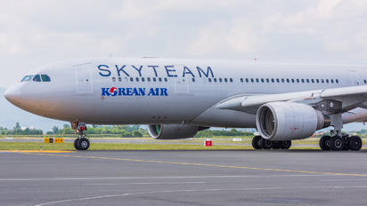 HL8212 - Korean Air Airbus A330-200