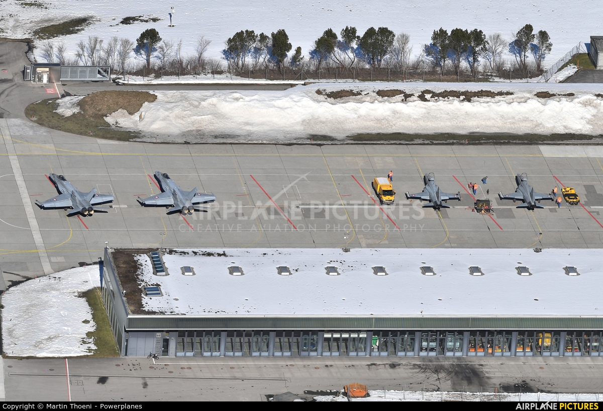 - Airport Overview J-3077 aircraft at Meiringen