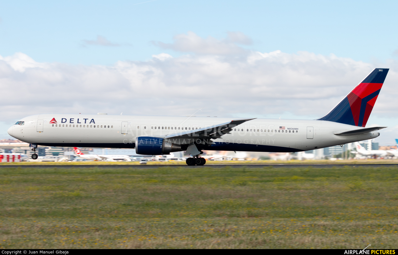 Delta Air Lines N836MH aircraft at Madrid - Barajas