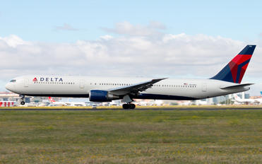 N836MH - Delta Air Lines Boeing 767-400ER