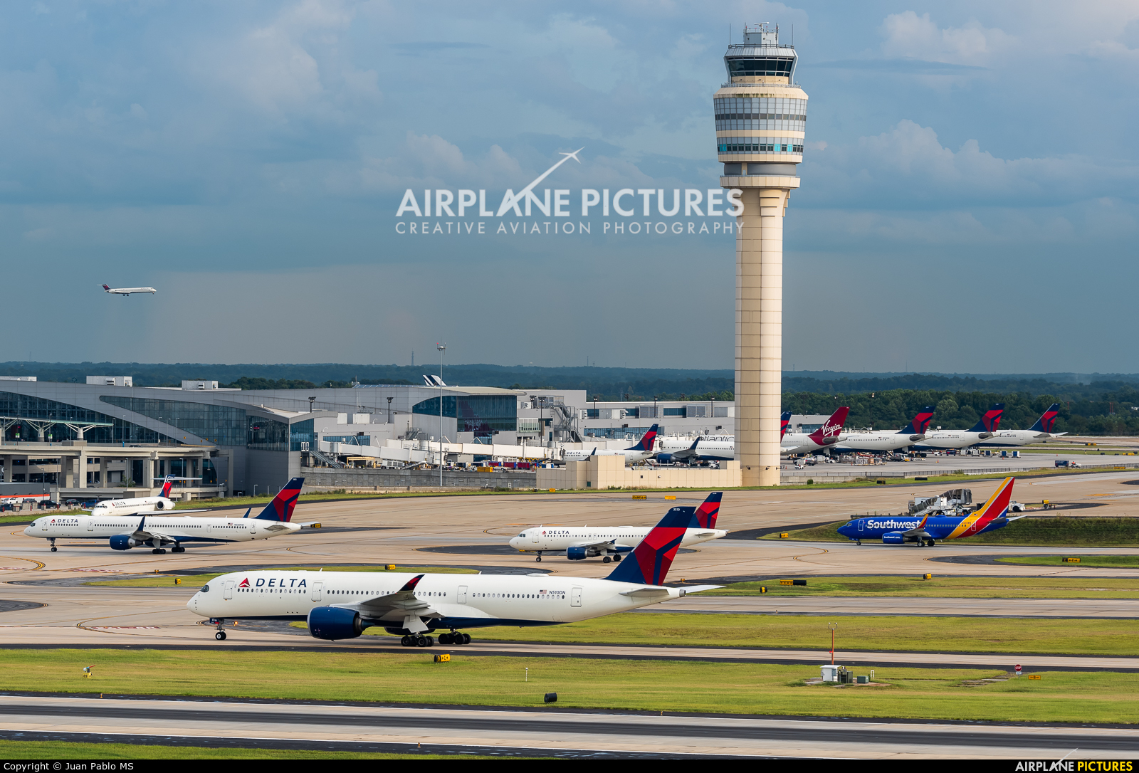 Delta Air Lines N510DN aircraft at Atlanta - Hartsfield-Jackson Intl