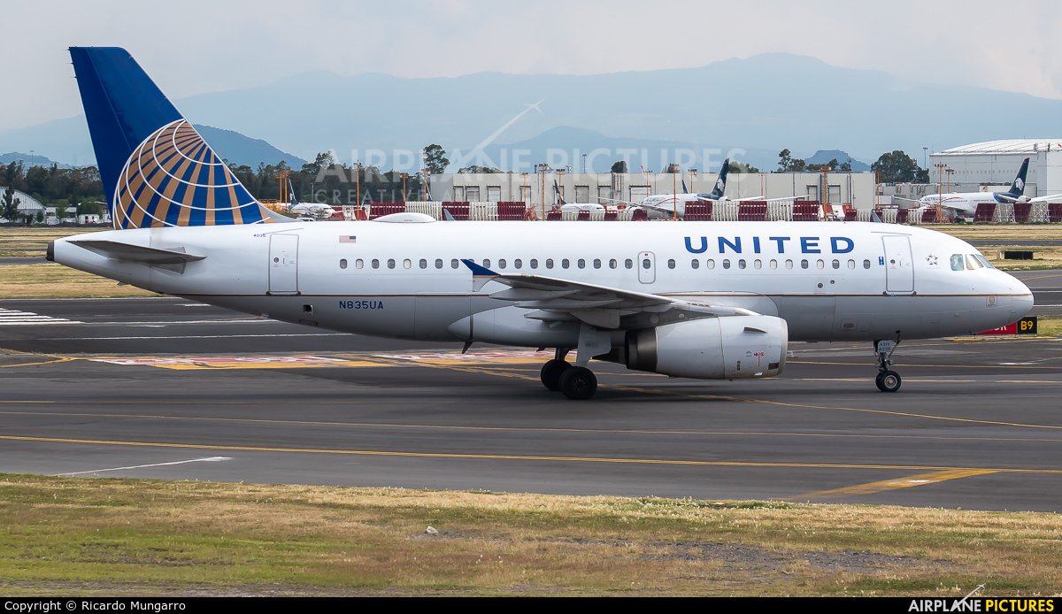 United Airlines N835UA aircraft at Mexico City - Licenciado Benito Juarez Intl