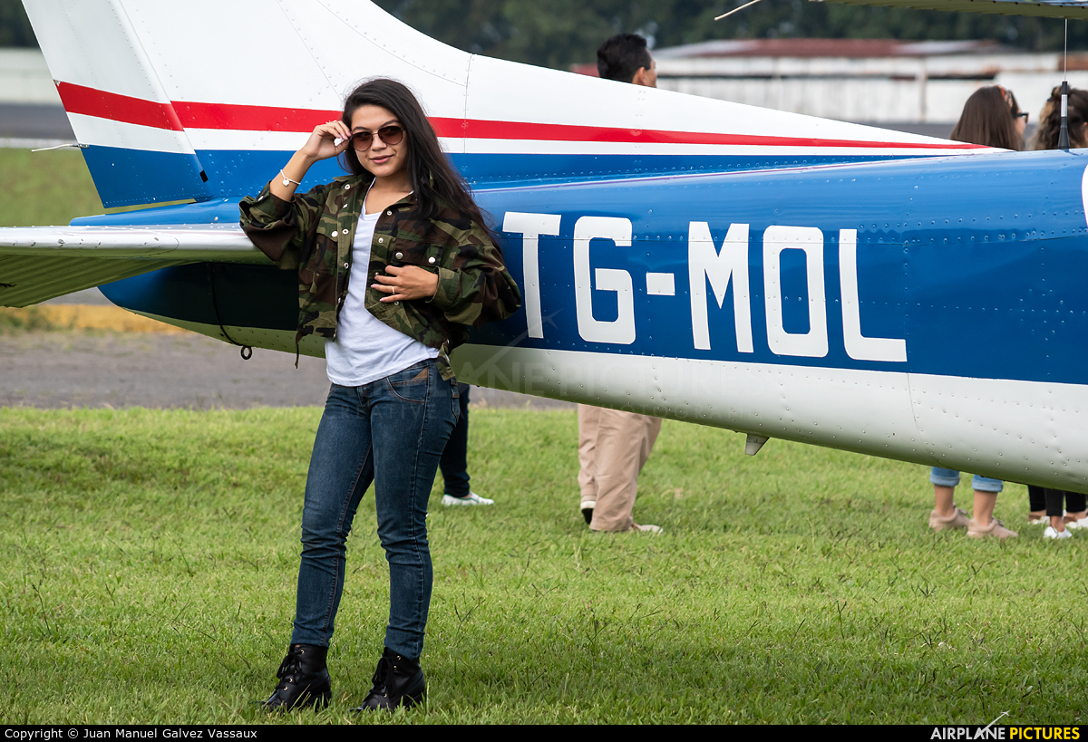 - Aviation Glamour MGGT aircraft at Guatemala - La Aurora