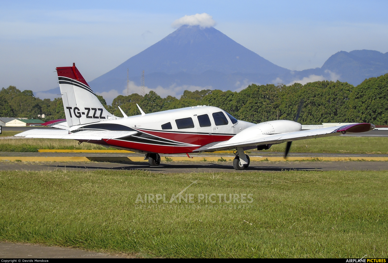 Private TG-ZZZ aircraft at Guatemala - La Aurora