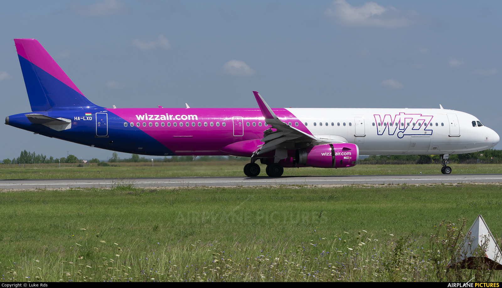 Wizz Air HA-LXD aircraft at Bucharest - Henri Coandă