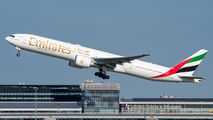 Emirates Airlines A6-ECN image