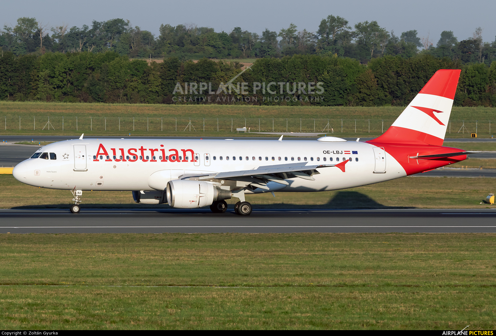 Austrian Airlines/Arrows/Tyrolean OE-LBJ aircraft at Vienna - Schwechat