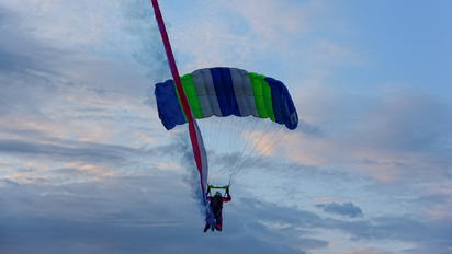 - -  Parachute Parachutist