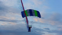 - -  Parachute Parachutist aircraft