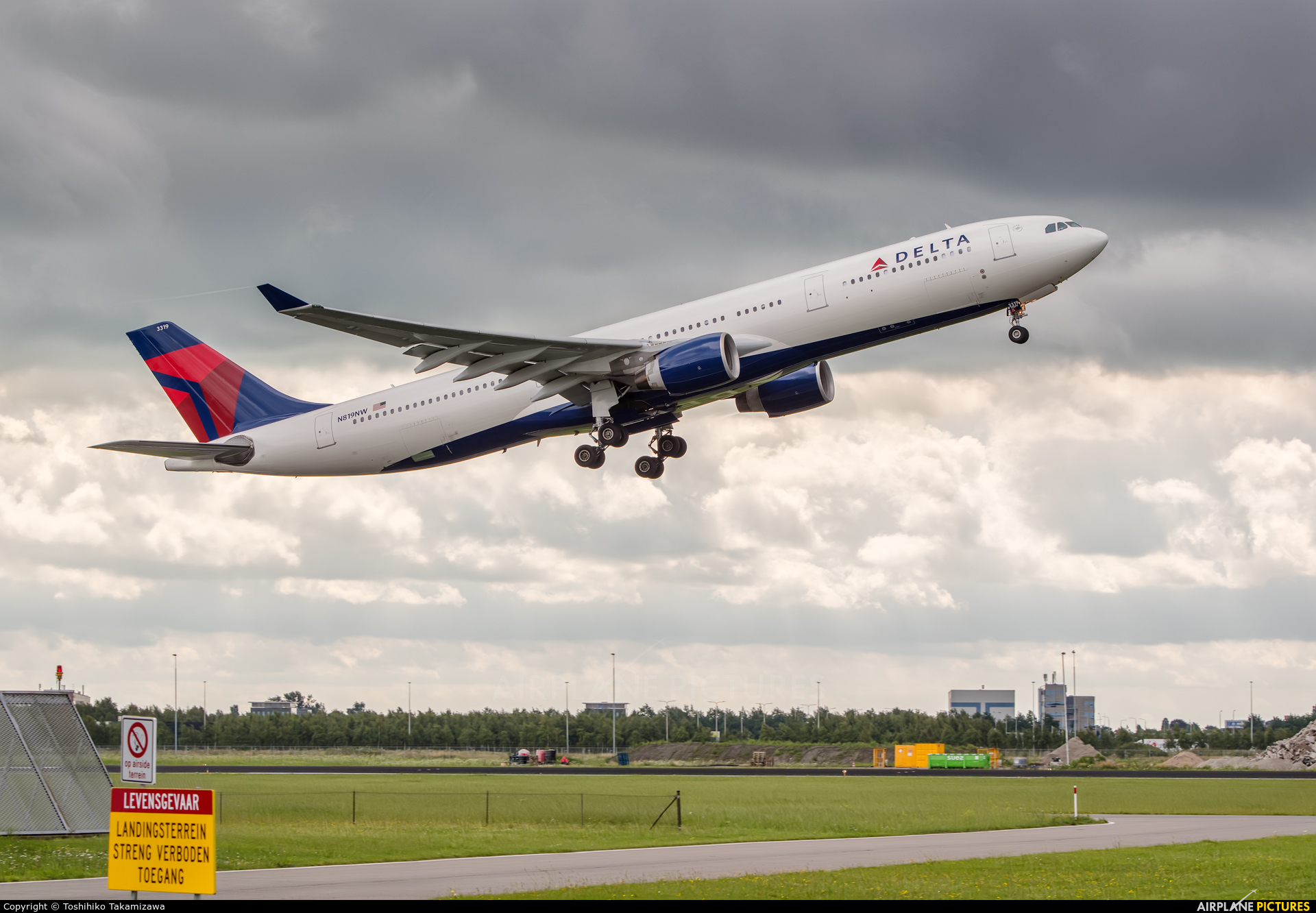 Delta Air Lines N819NW aircraft at Amsterdam - Schiphol