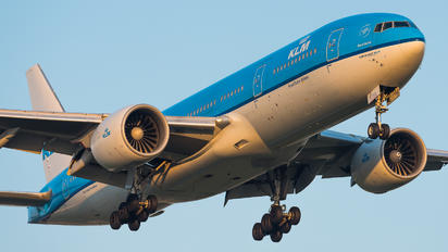 PH-BQB - KLM Boeing 777-200ER