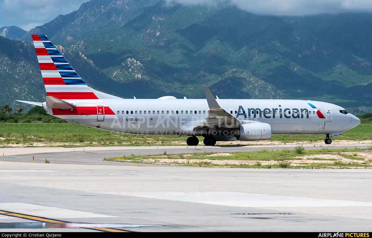 American Airlines N978NN aircraft at 