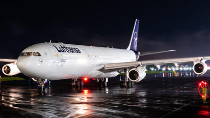 D-AIGU - Lufthansa Airbus A340-300