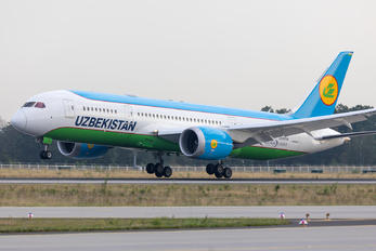 UK78704 - Uzbekistan Airways Boeing 787-8 Dreamliner