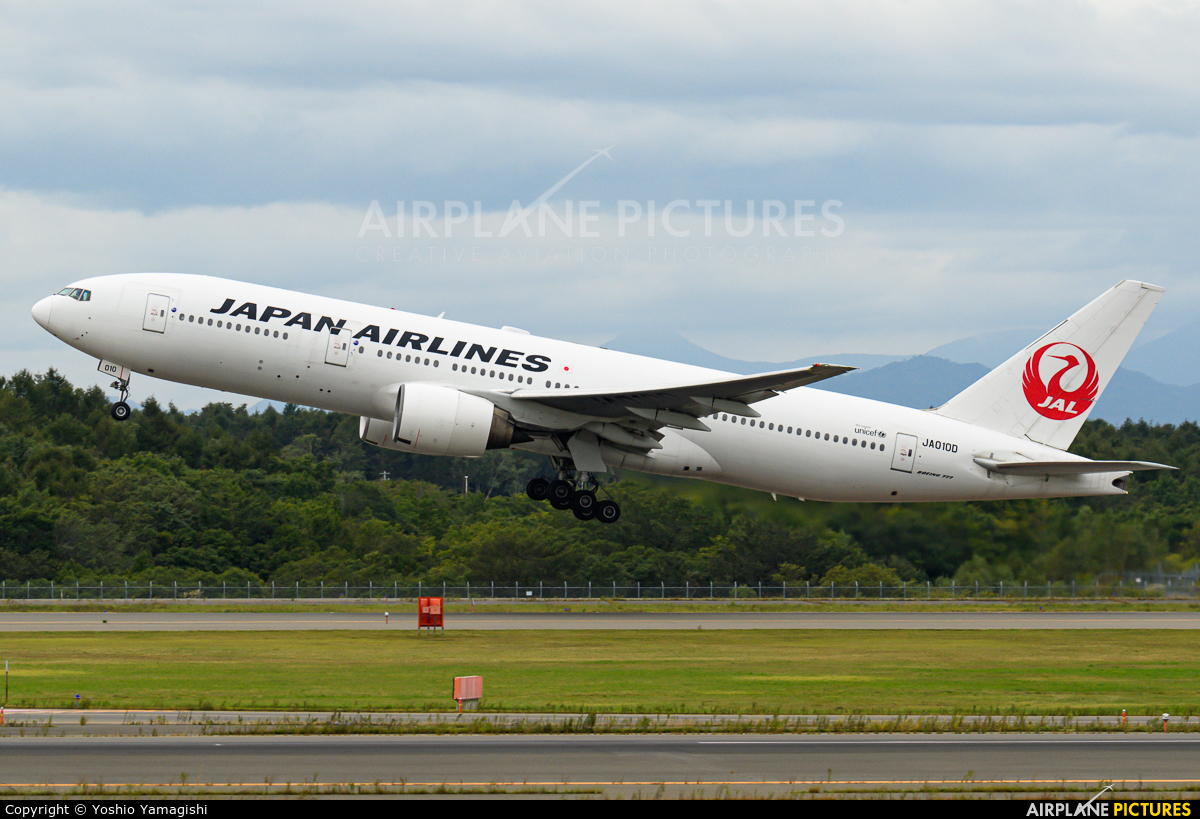 JAL - Japan Airlines JA010D aircraft at New Chitose