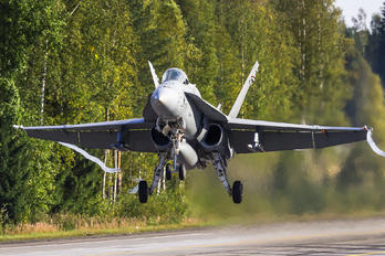 HN-451 - Finland - Air Force McDonnell Douglas F-18C Hornet