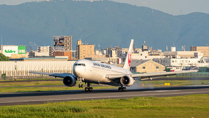JA615J - JAL - Japan Airlines Boeing 767-300