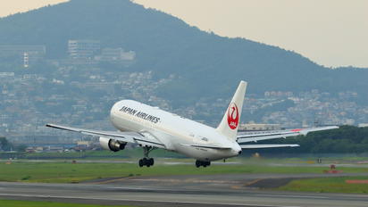 JA614J - JAL - Japan Airlines Boeing 767-300