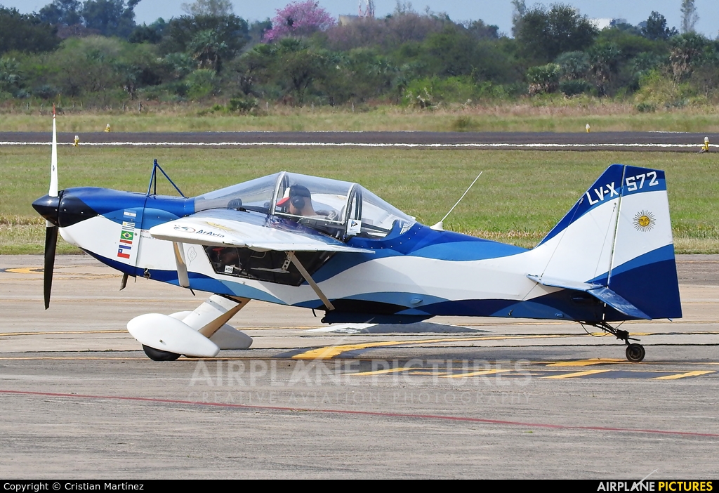 Private LV-X572 aircraft at Formosa Intl