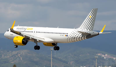 EC-MZT - Vueling Airlines Airbus A320 NEO