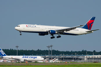 N831MH - Delta Air Lines Boeing 767-400ER