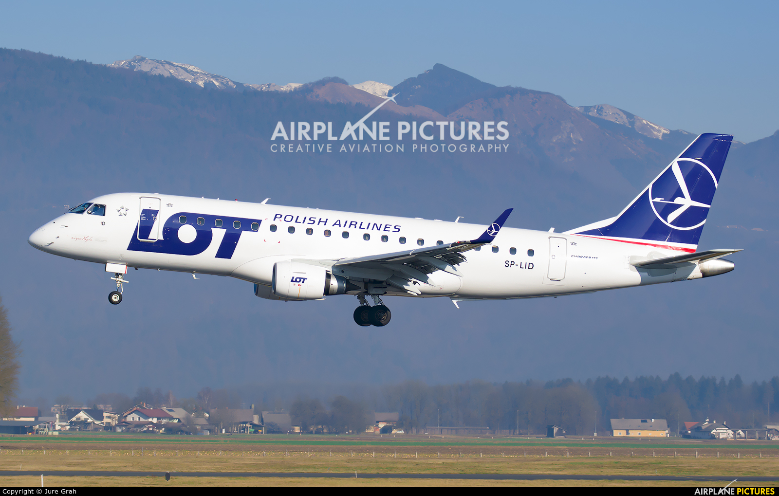 LOT - Polish Airlines SP-LID aircraft at Ljubljana - Brnik