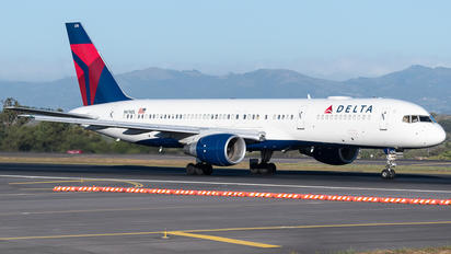 N676DL - Delta Air Lines Boeing 757-200