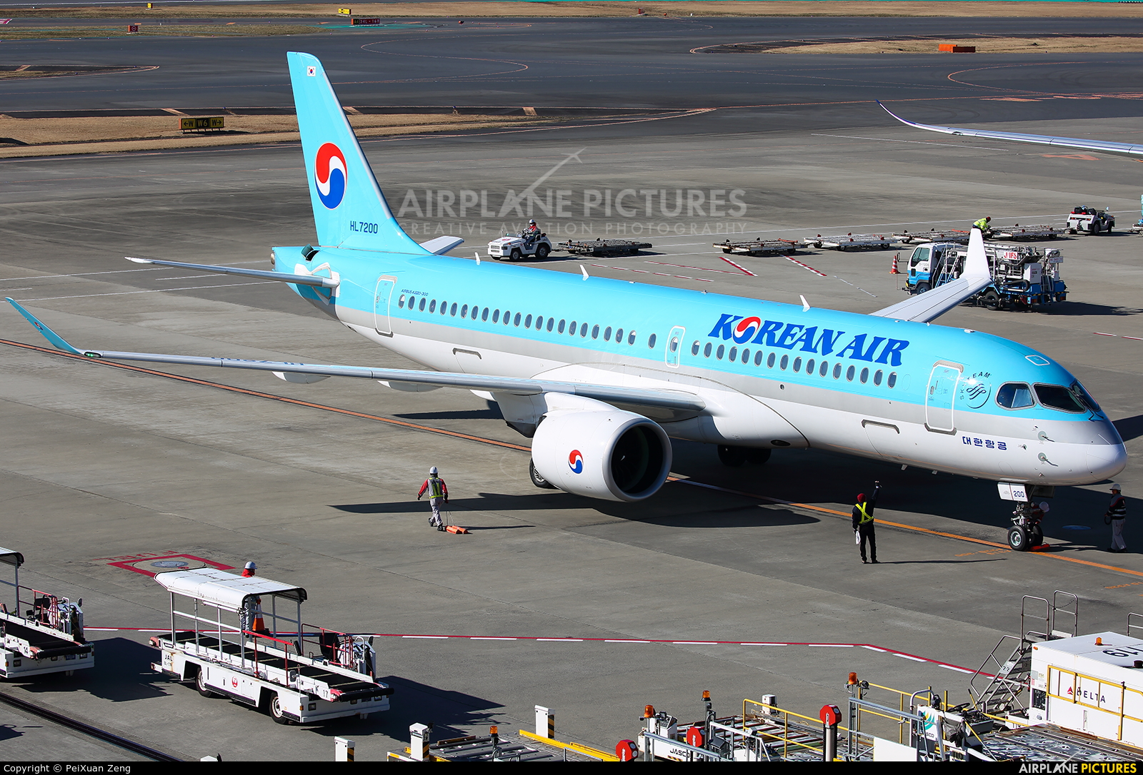 Korean Air HL7200 aircraft at Tokyo - Narita Intl