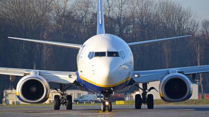 EI-EFI - Ryanair Boeing 737-800