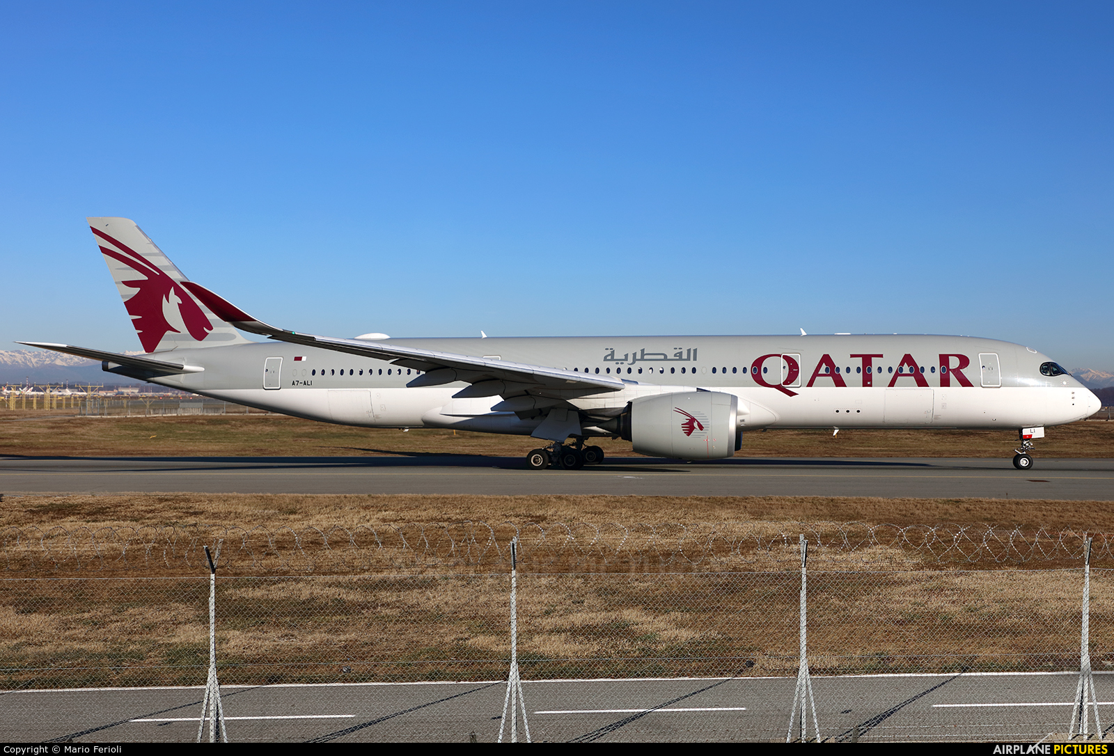 Qatar Airways A7-ALI aircraft at Milan - Malpensa