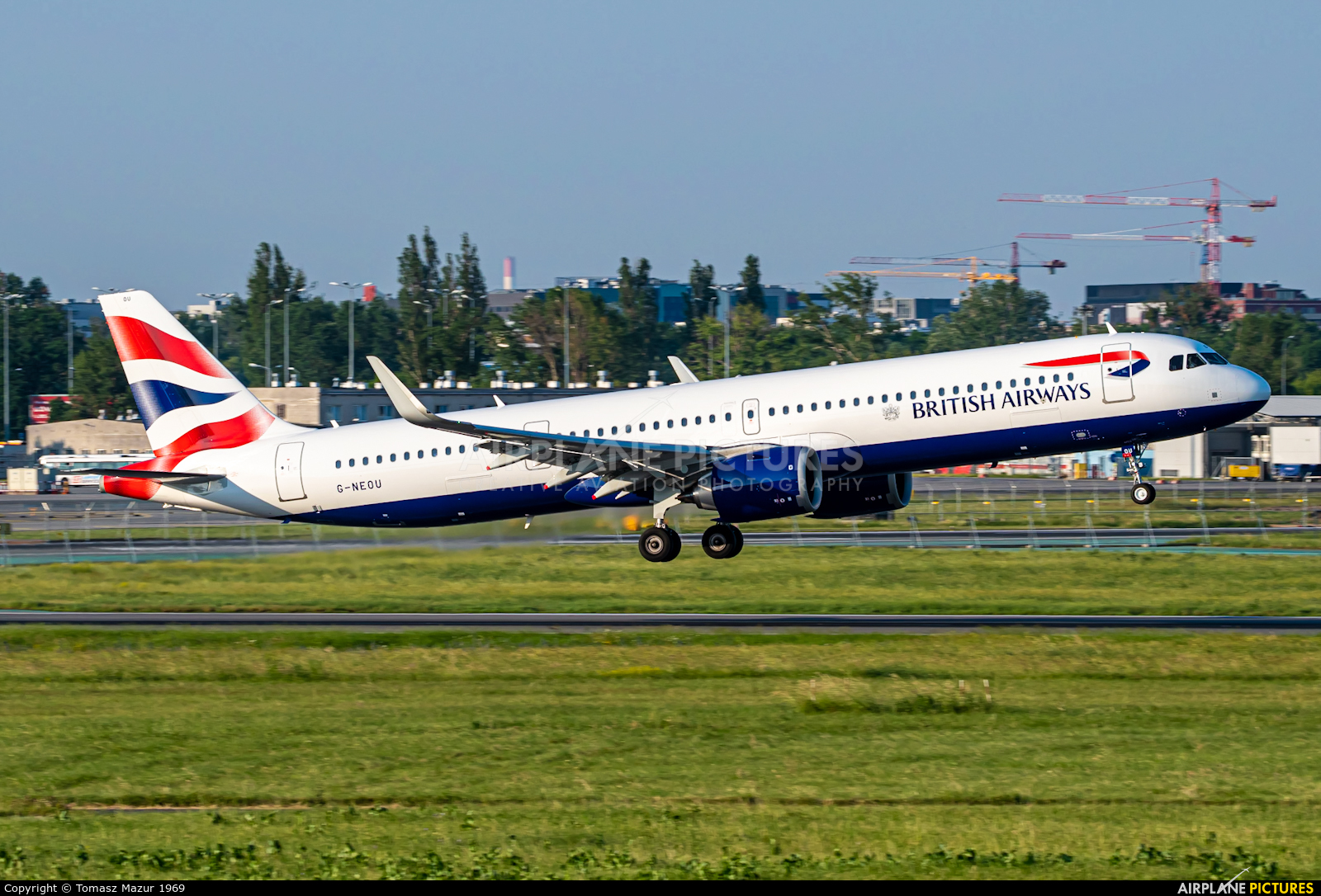 British Airways G-NEOU aircraft at Warsaw - Frederic Chopin