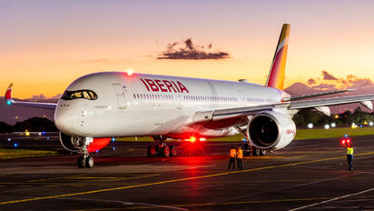 EC-NDR - Iberia Airbus A350-900