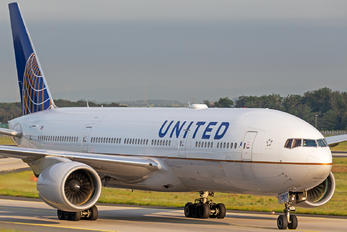 N797UA - United Airlines Boeing 777-200ER