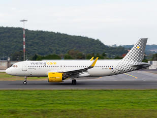 EC-NAY - Vueling Airlines Airbus A320 NEO